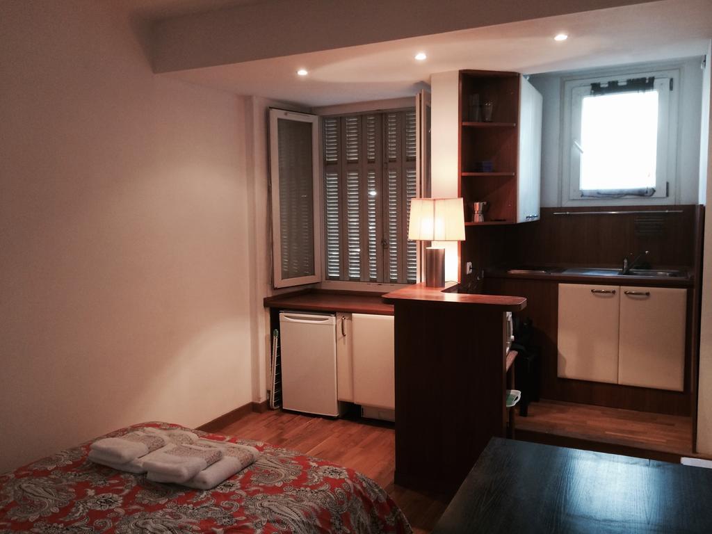 Nice Halevy Room photo